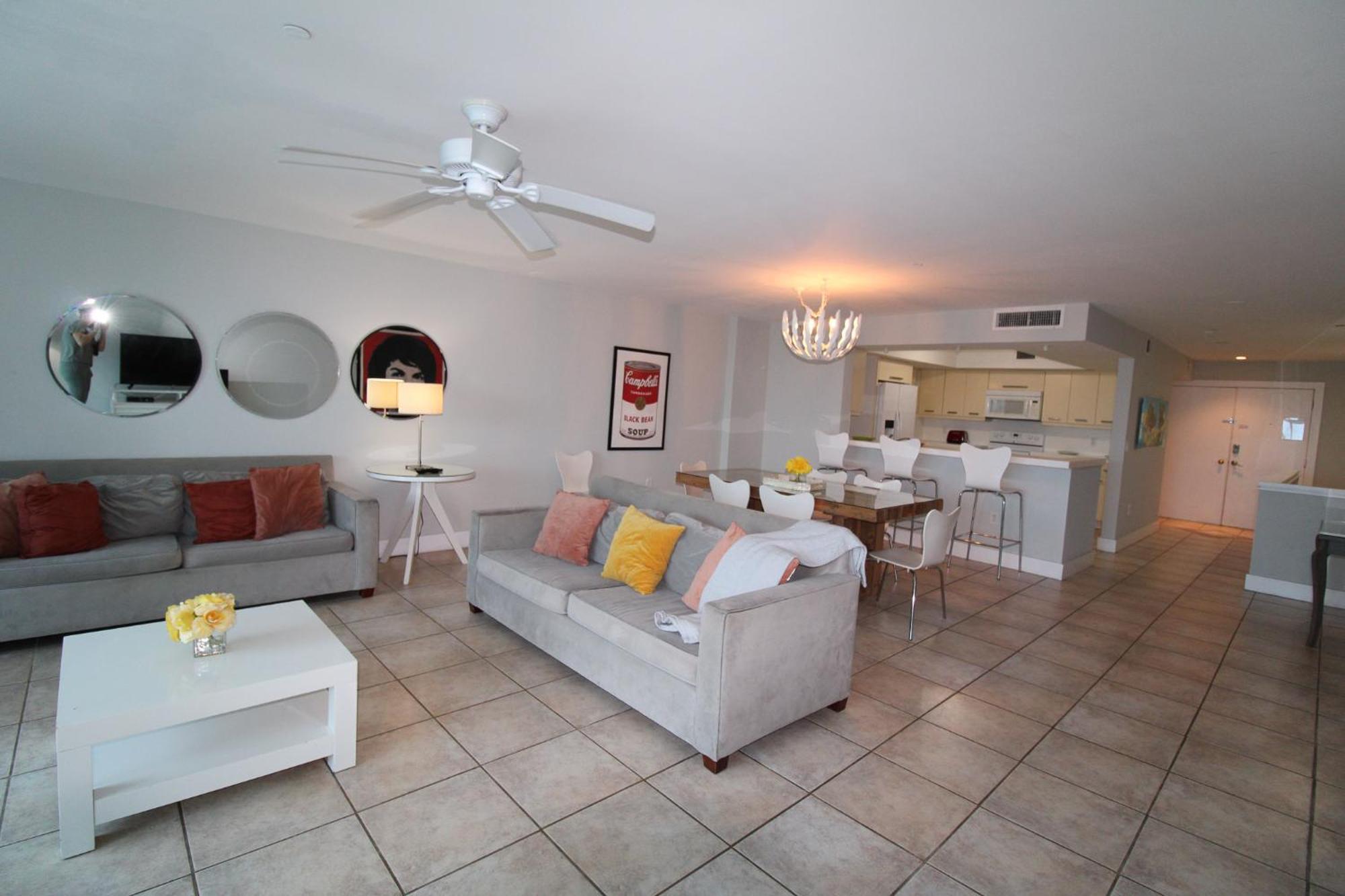 Castle Pavillon 8 Beachfront - Private Beach Access Loft With 2-Story, Pool, Tennis, Free Parking Access ميامي بيتش المظهر الخارجي الصورة