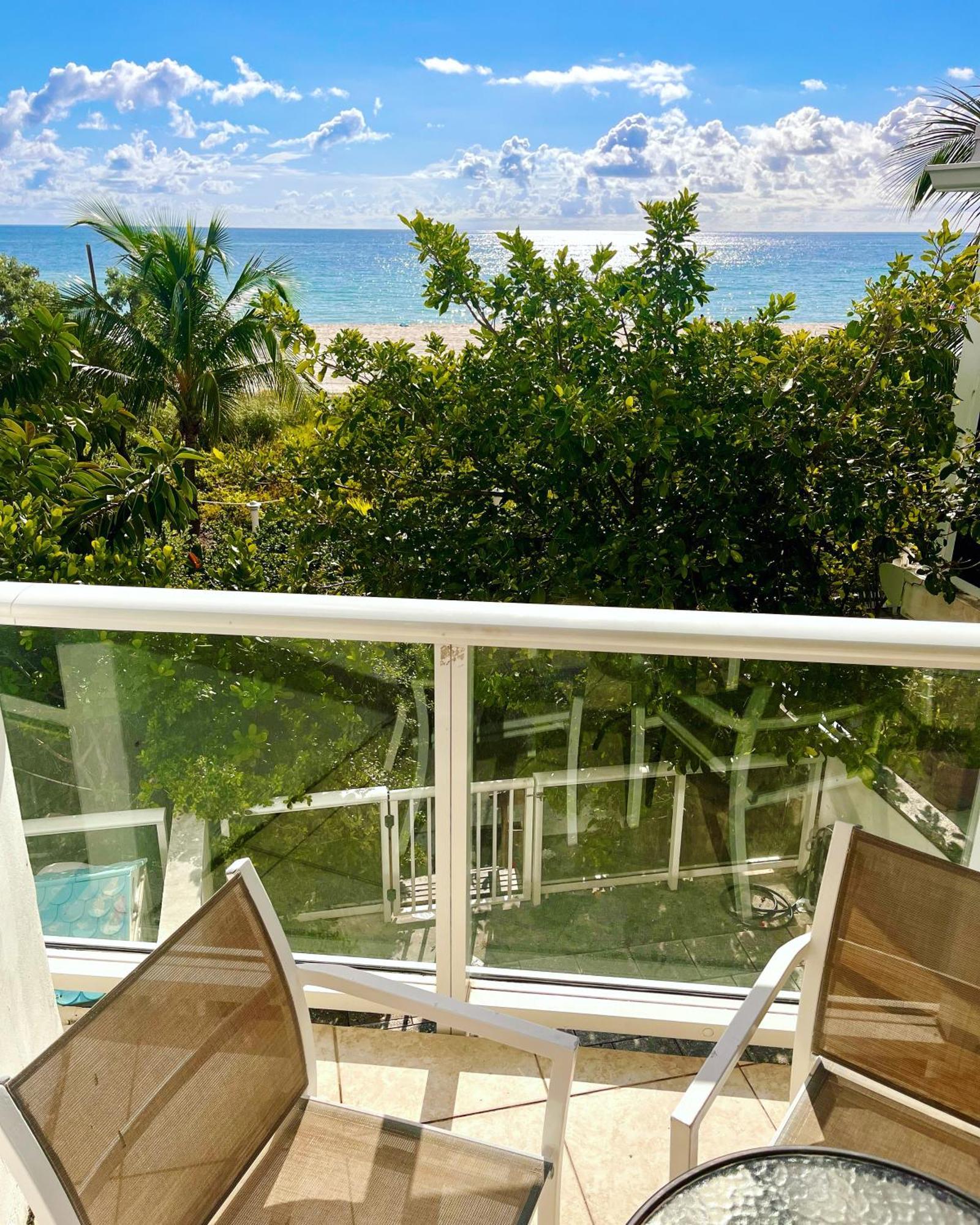 Castle Pavillon 8 Beachfront - Private Beach Access Loft With 2-Story, Pool, Tennis, Free Parking Access ميامي بيتش المظهر الخارجي الصورة